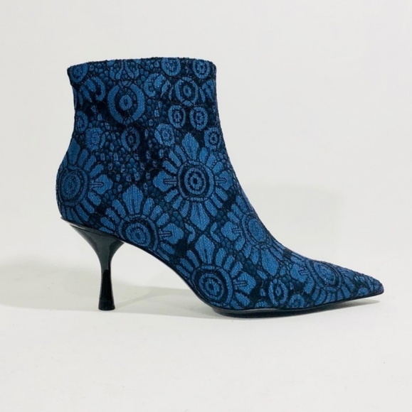 Gorgeous Blue & Black Jacquard Print Zara Booties - Picture 2 of 8